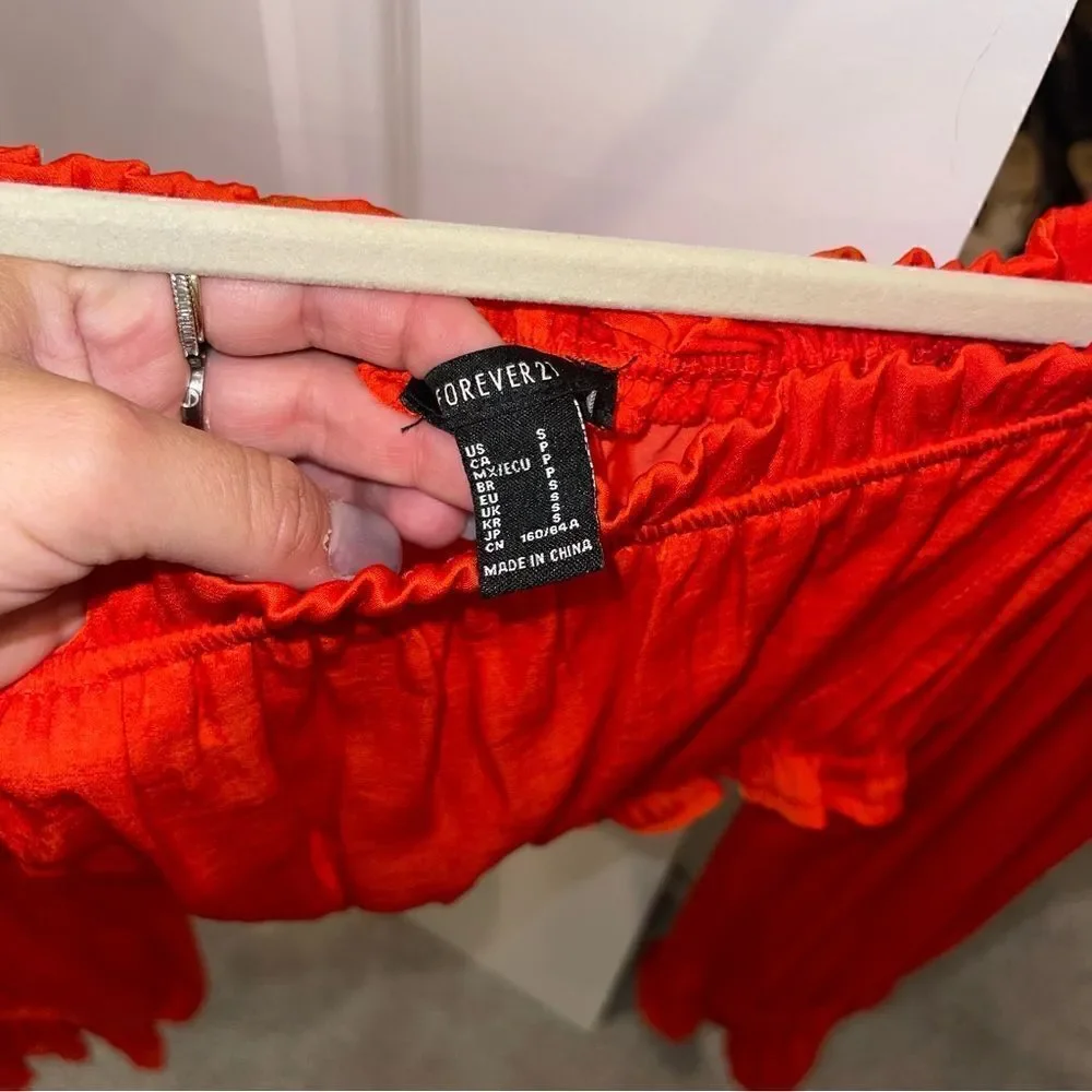 F21 Off the Shoulder Tie Sleeve Cropped Top - Picture 4 of 5